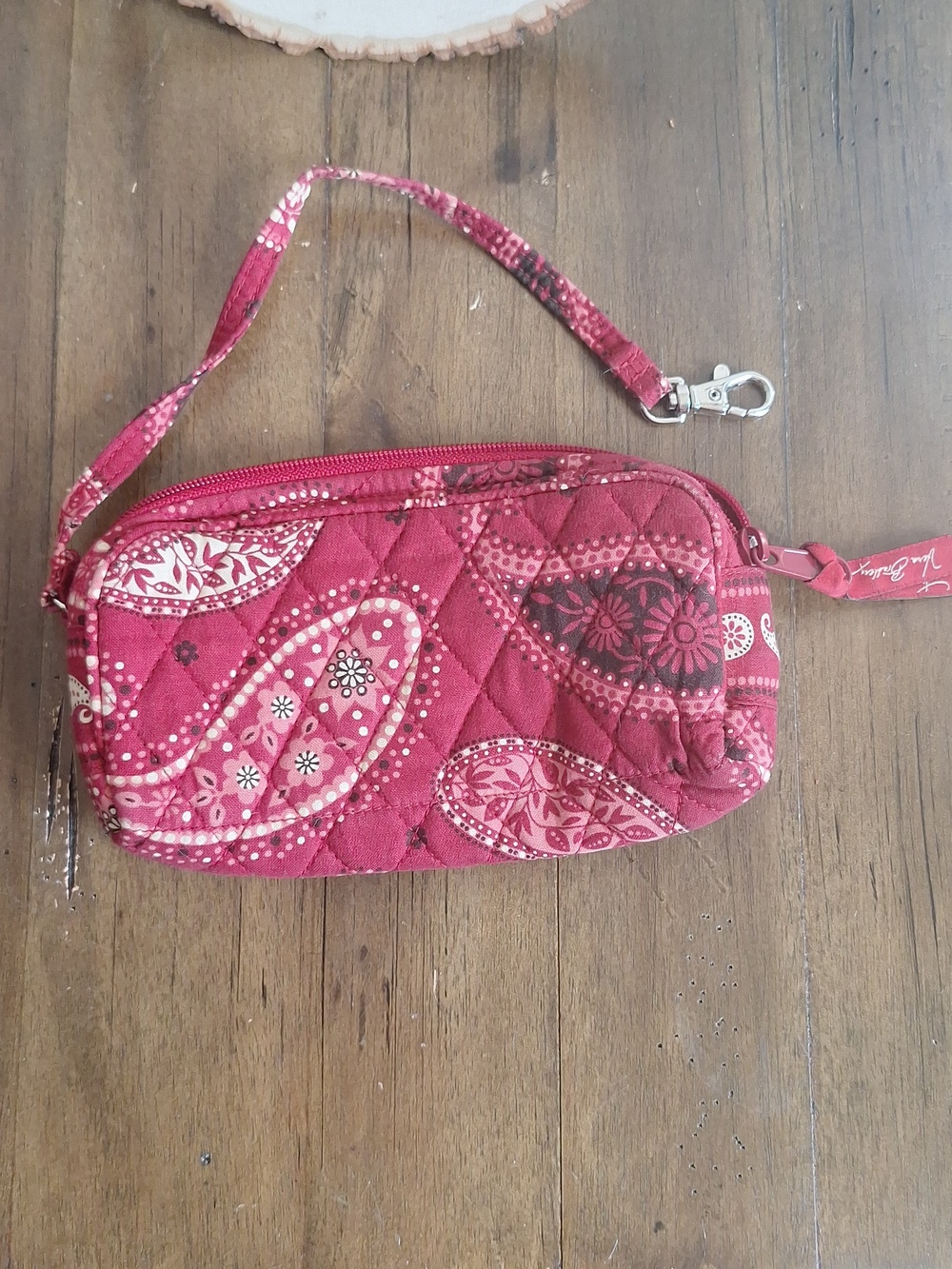 Vera Bradley Mesa Red Quilted All-In-One Wristlet Wallet - Retired Pattern - Picture 10 of 10